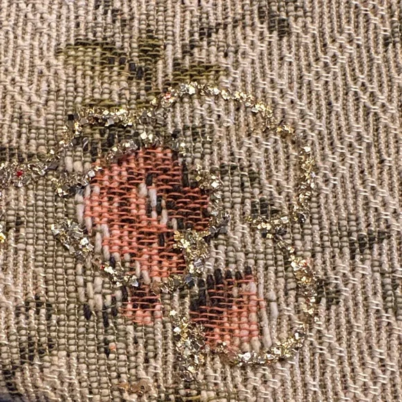 Vintage-Inspired Floral Clutch with Embellishments - Picture 12 of 15